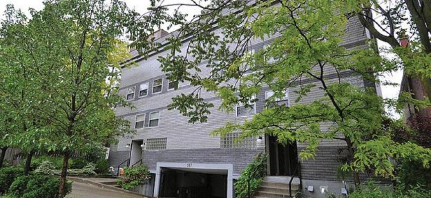 photo of Condo of the Week: $639,000 for a three-level suite with a rooftop terrace in the Upper Beach